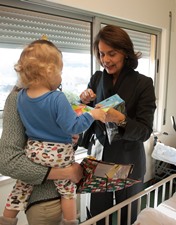 Deputadas de Leiria oferecem sorrisos e presentes às crianças internadas na Pediatria do CHL